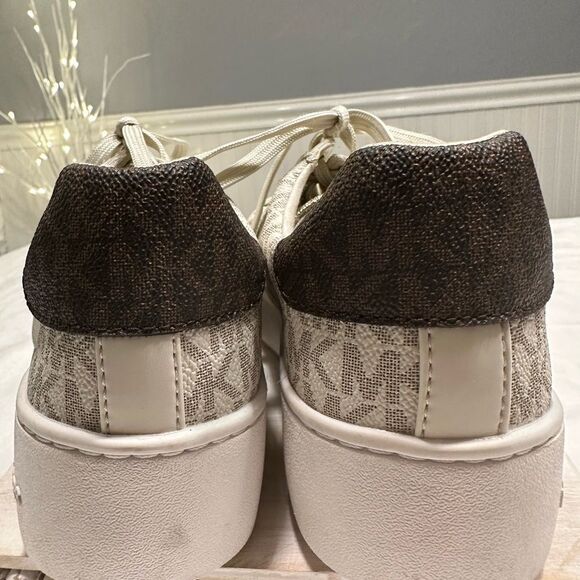 MICHAEL Kors Poppy Color Block Logo Sneaker - Picture 9 of 10